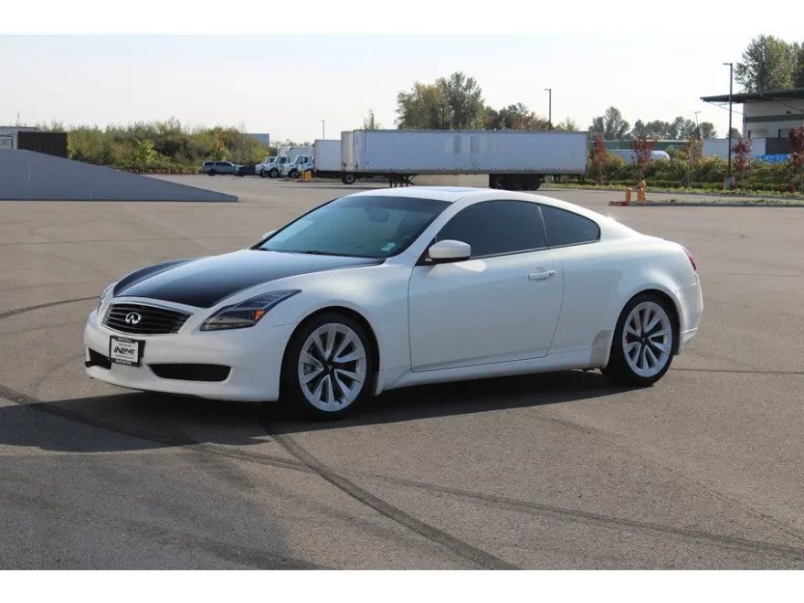 2010 Infiniti G37 photo 1