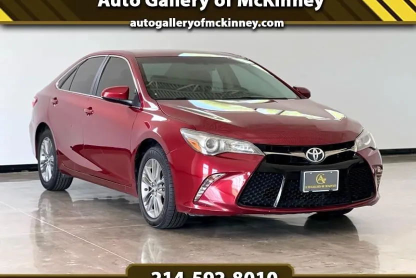 2016 Toyota Camry LE photo 1