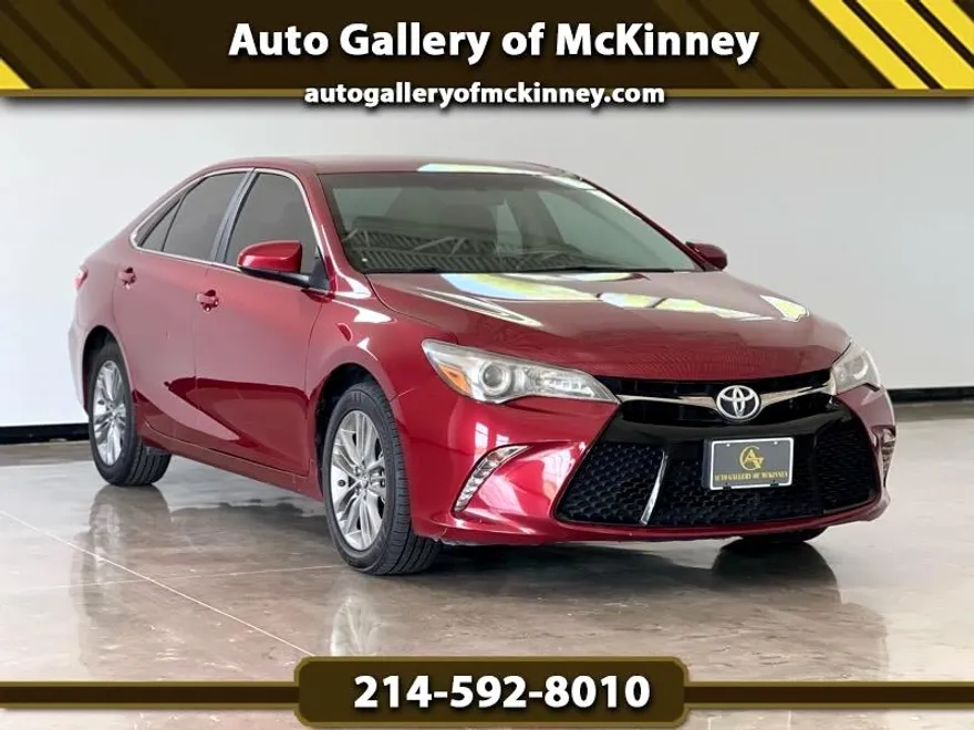 2016 Toyota Camry LE photo 1
