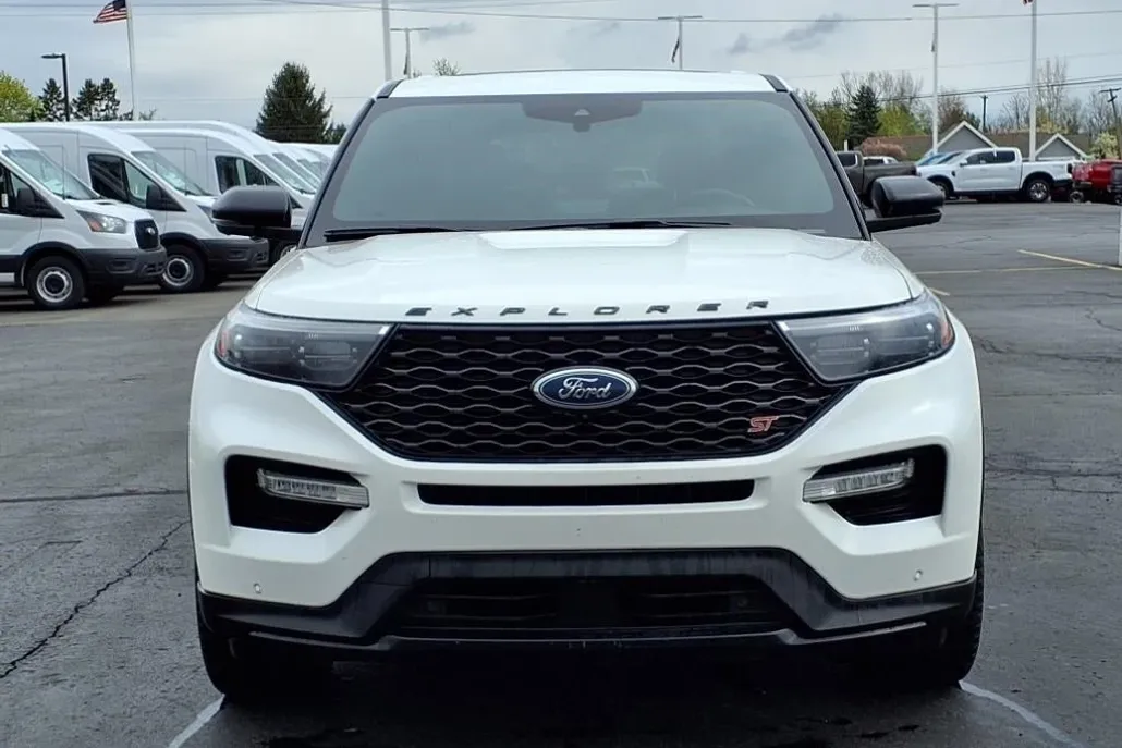 2022 Ford Explorer ST photo 1
