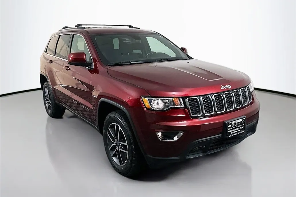 2019 Jeep Grand Cherokee Laredo E photo 1
