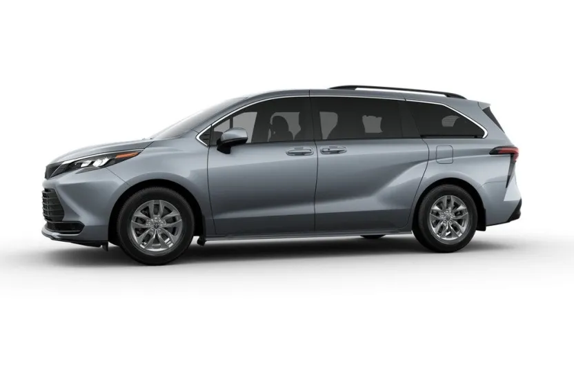 2025 Toyota Sienna LE photo 1