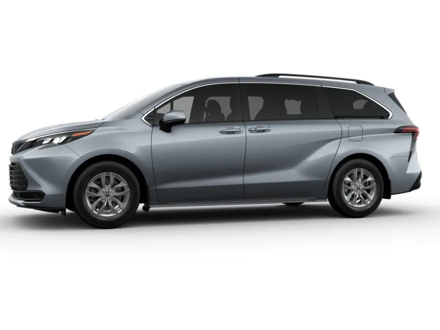 2025 Toyota Sienna LE photo 1