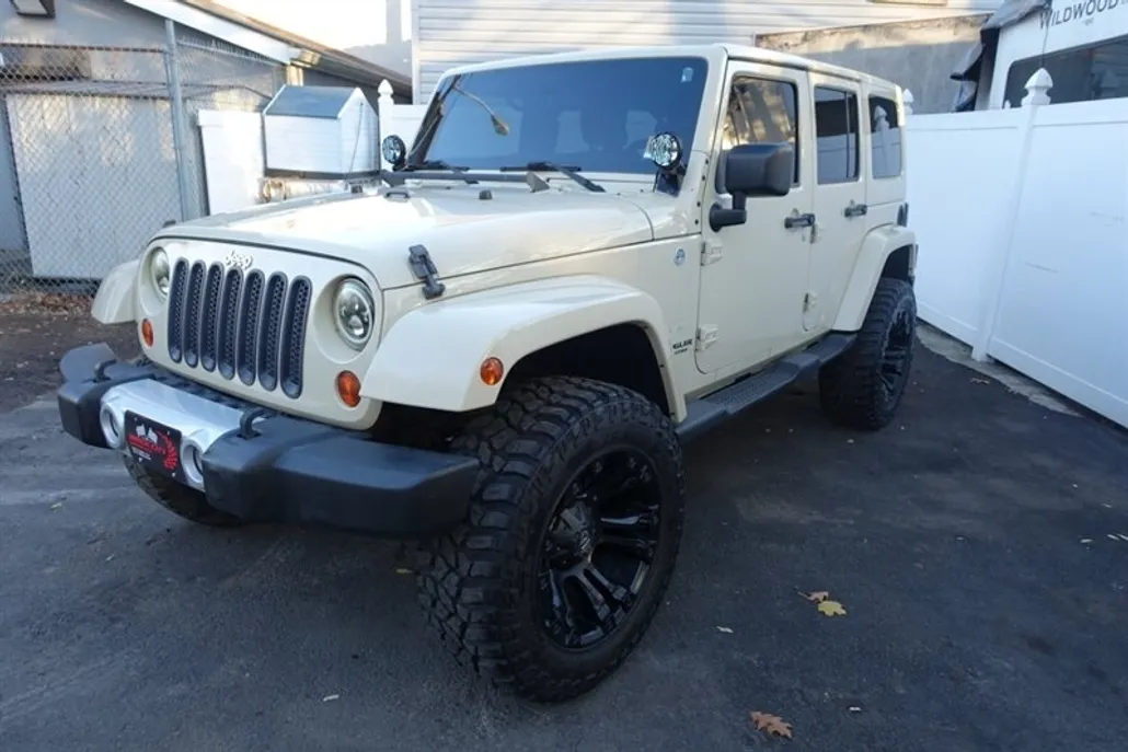 2011 Jeep Wrangler Sahara photo 1