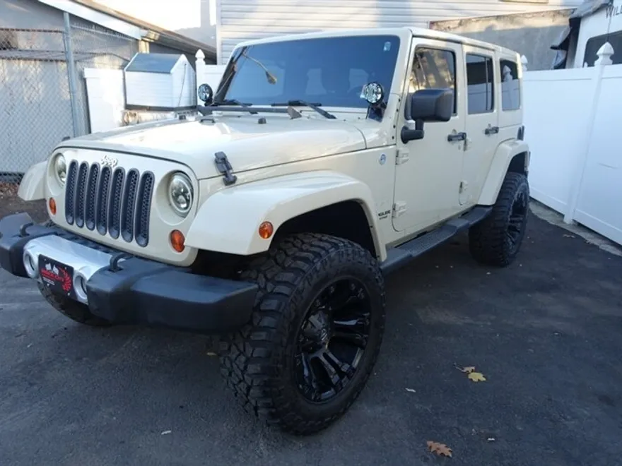 2011 Jeep Wrangler Sahara photo 1