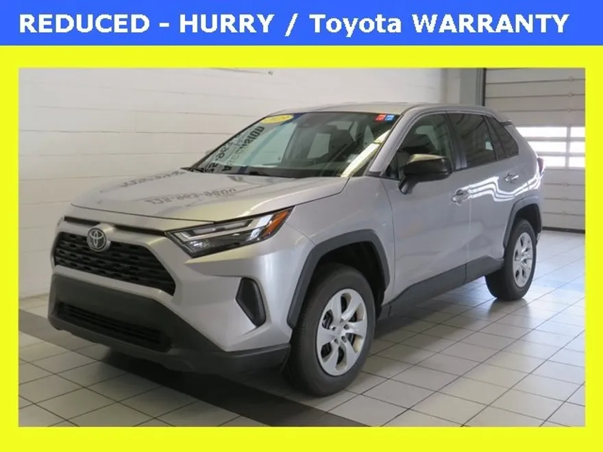 2023 Toyota RAV4 LE photo 1
