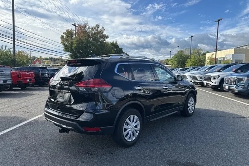 2017 Nissan Rogue S photo 1