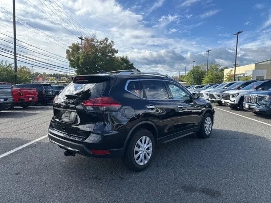 2017 Nissan Rogue S photo 1