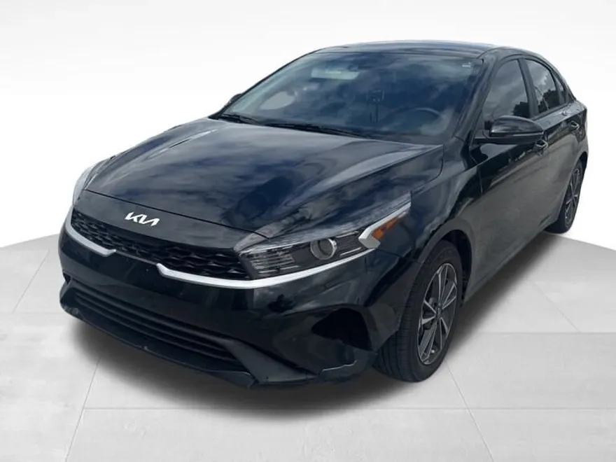 2023 Kia Forte LXS photo 1