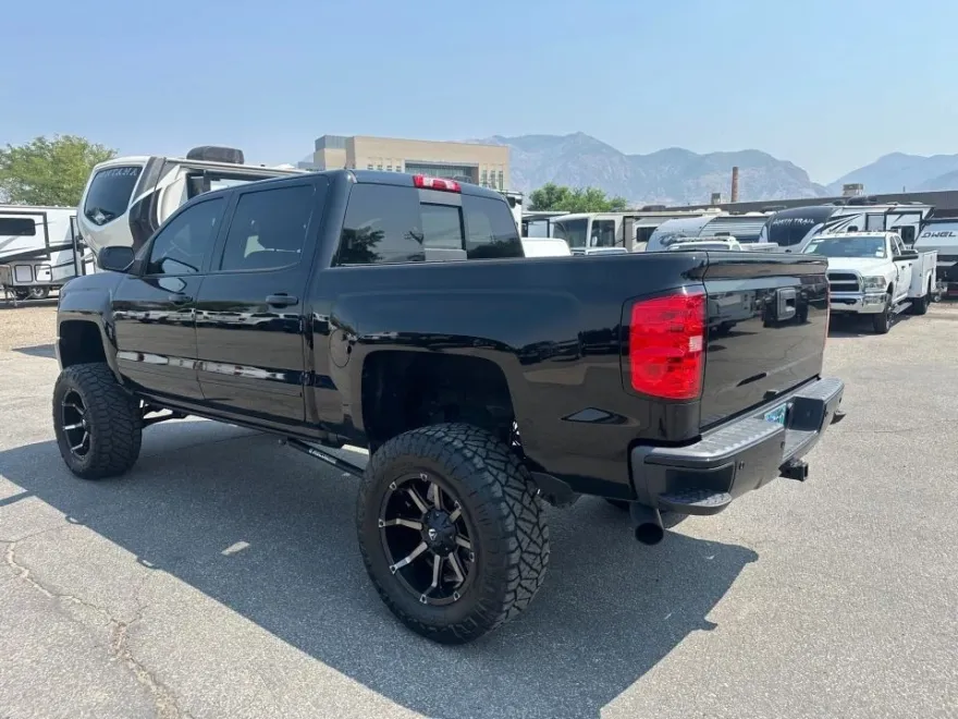 2017 Chevrolet Silverado 1500 LT Z71 photo 1