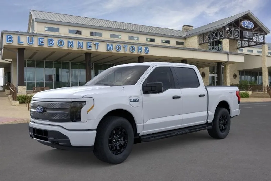 2025 Ford F-150 Lightning XLT photo 1