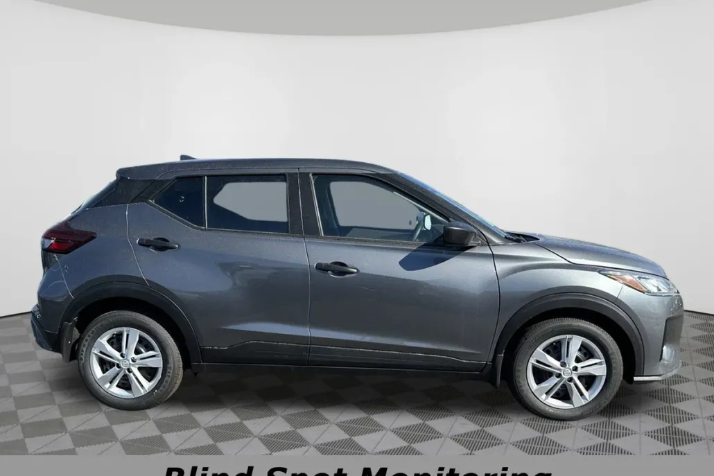 2025 Nissan Kicks Play S photo 1