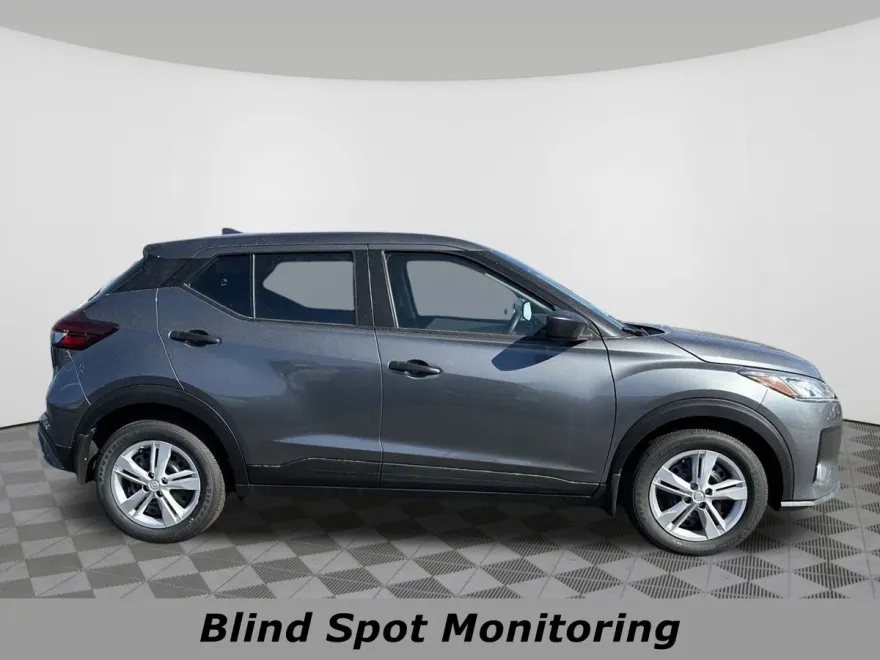 2025 Nissan Kicks Play S photo 1