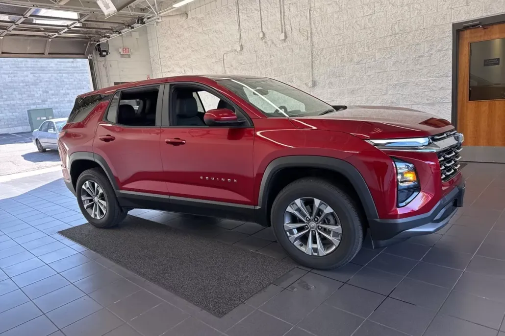 2026 Chevrolet Equinox LT photo 1