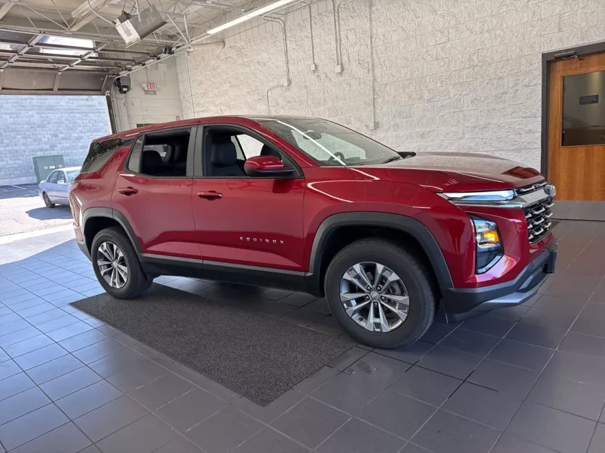 2026 Chevrolet Equinox LT photo 1