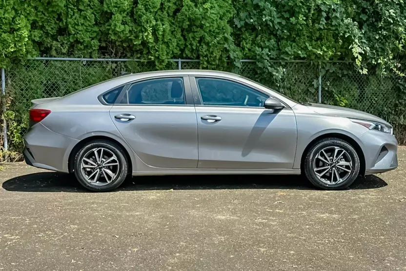 2023 Kia Forte LXS photo 1