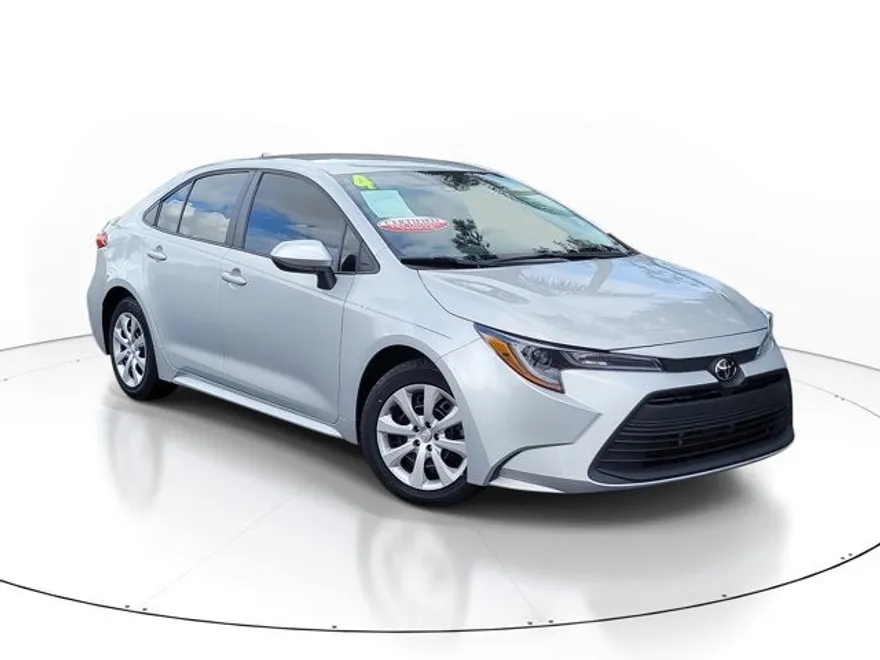 2024 Toyota Corolla LE photo 1