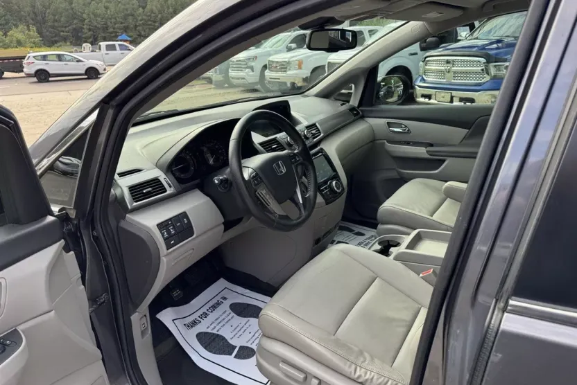 2016 Honda Odyssey EX-L photo 1
