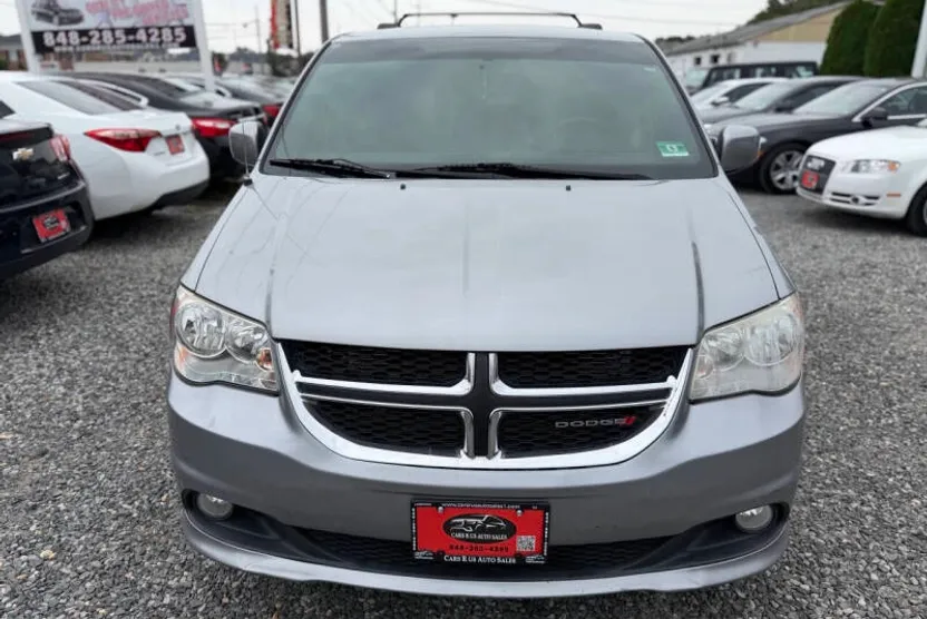 2016 Dodge Grand Caravan SXT Plus photo 1