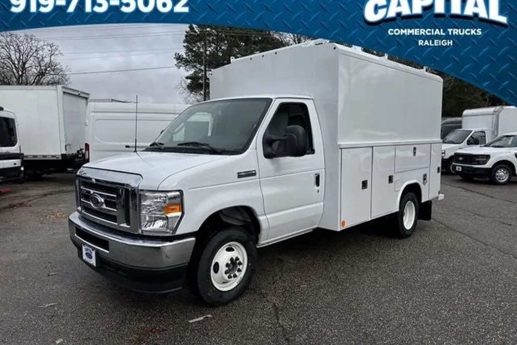 2025 Ford E-350 Base photo 1