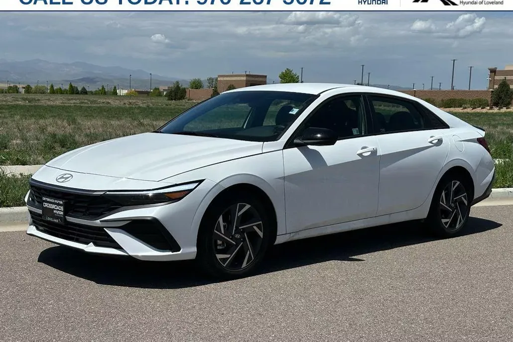 2025 Hyundai Elantra SEL Sport photo 1