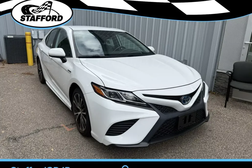 2020 Toyota Camry Hybrid SE photo 1