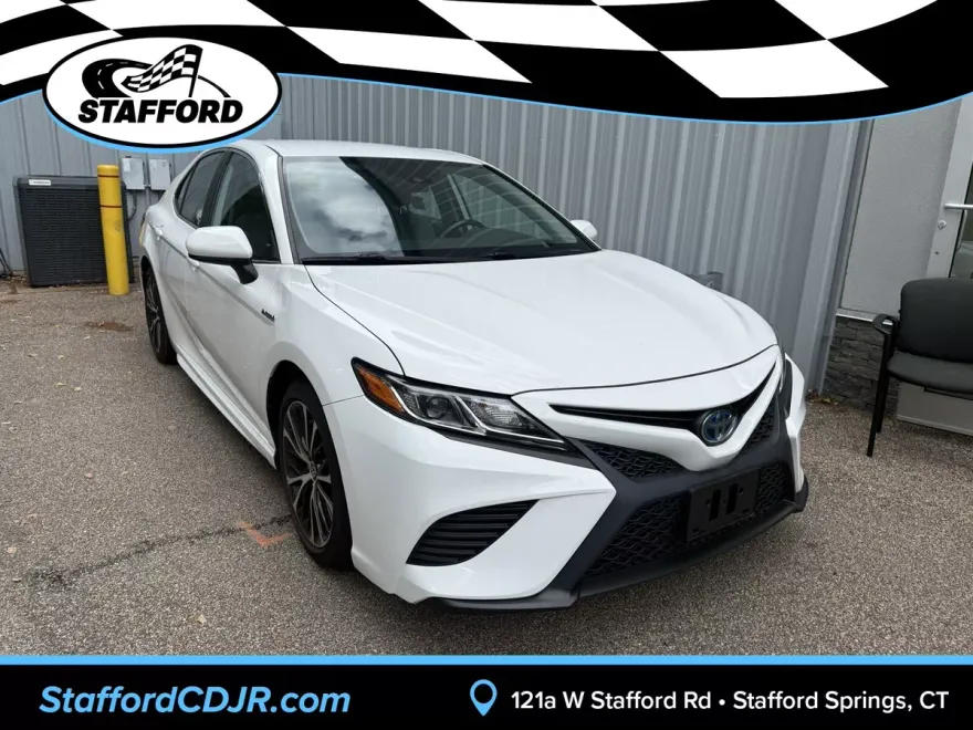 2020 Toyota Camry Hybrid SE photo 1