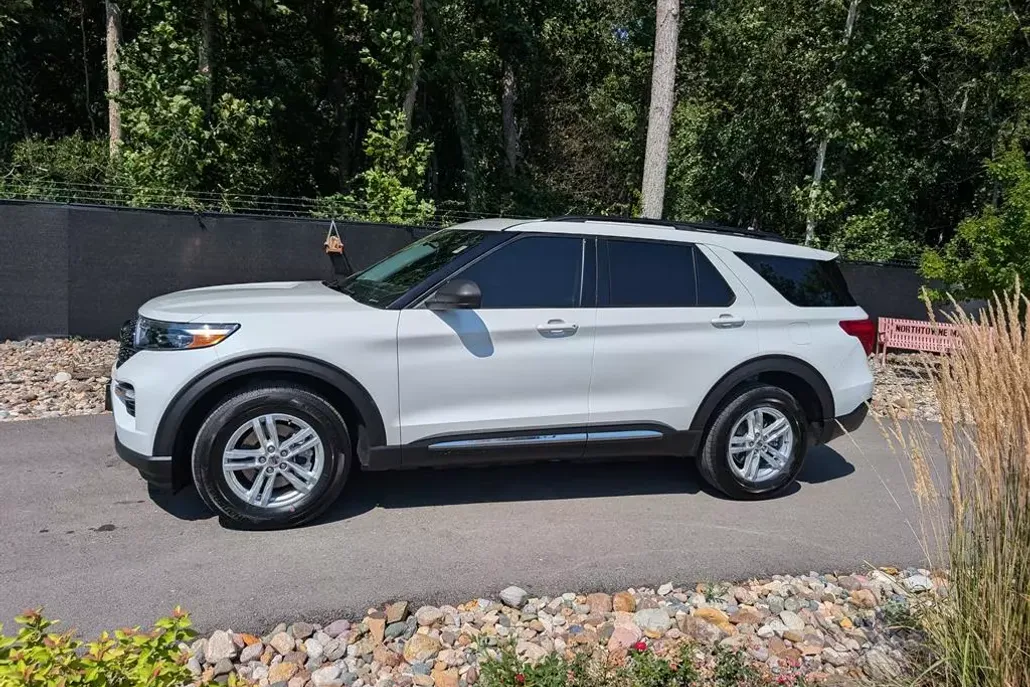 2021 Ford Explorer XLT photo 1