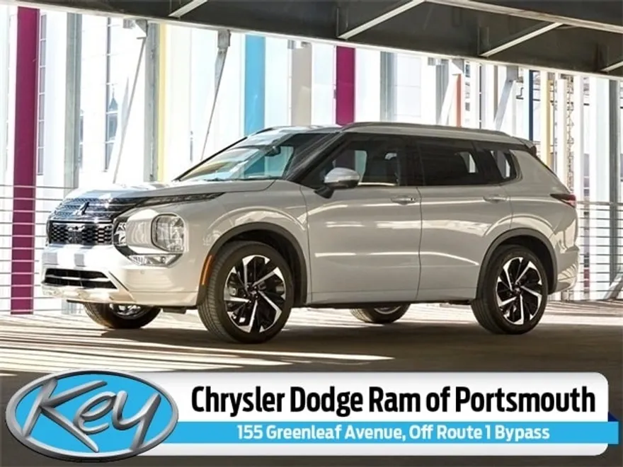 2023 Mitsubishi Outlander SEL photo 1