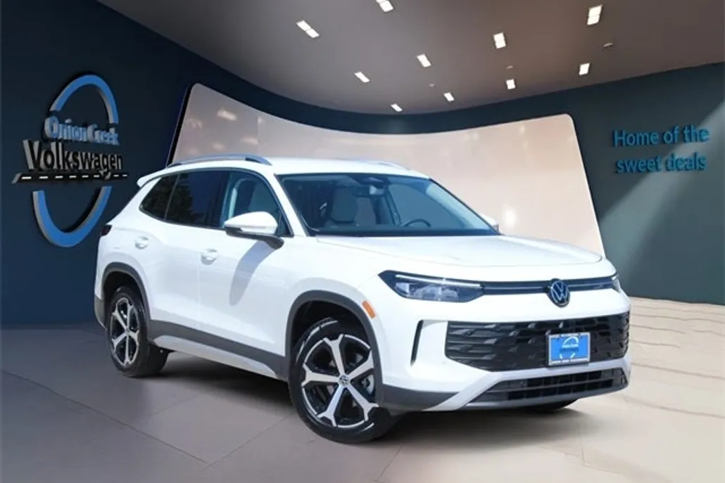 2025 Volkswagen Tiguan SE photo 1