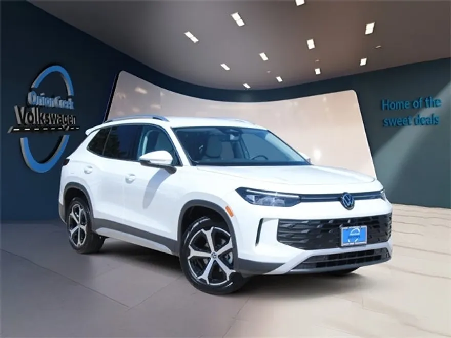 2025 Volkswagen Tiguan SE photo 1