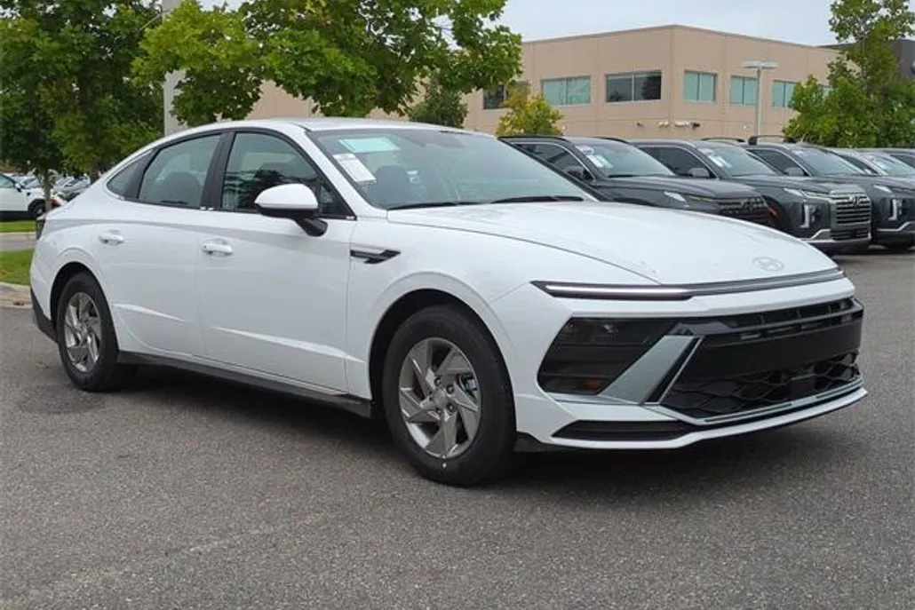 2025 Hyundai Sonata SE photo 1