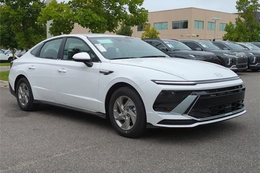2025 Hyundai Sonata SE photo 1