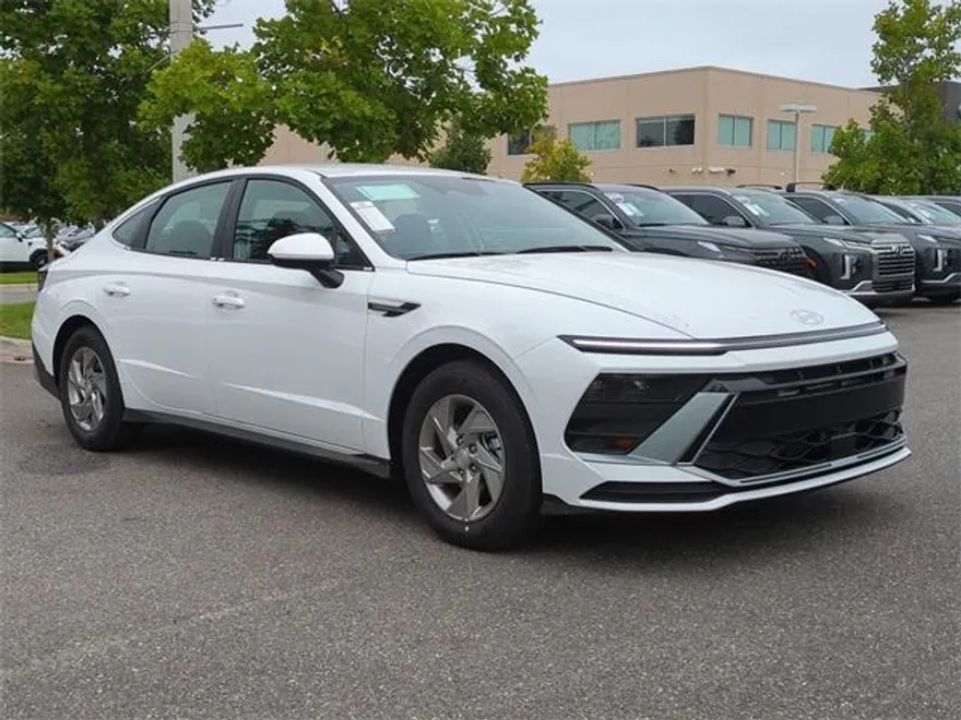 2025 Hyundai Sonata SE photo 1