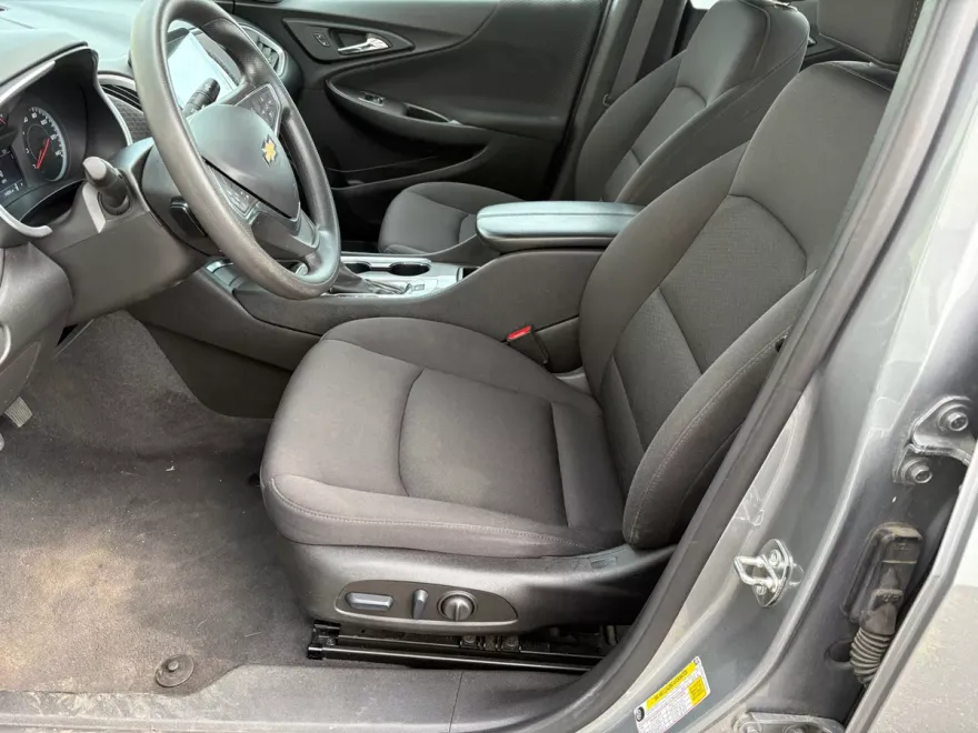 2023 Chevrolet Malibu 1LT photo 1