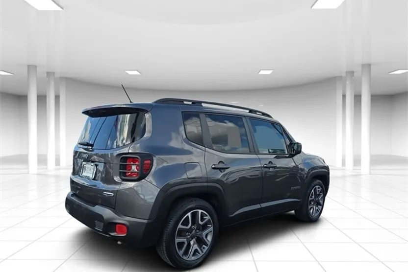 2017 Jeep Renegade Latitude North Edition photo 1