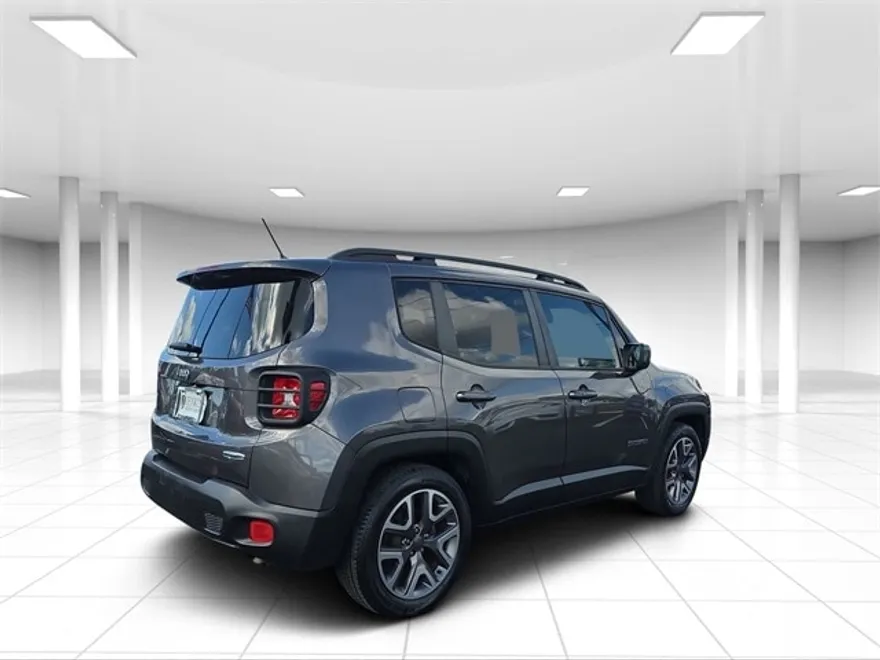 2017 Jeep Renegade Latitude North Edition photo 1