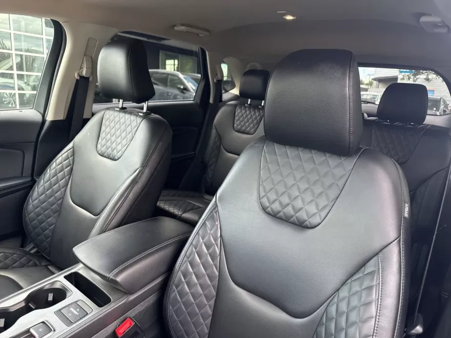 2024 Ford Edge Titanium photo 6