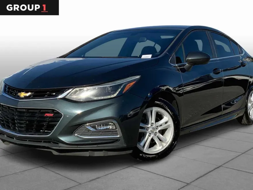2017 Chevrolet Cruze LT photo 1