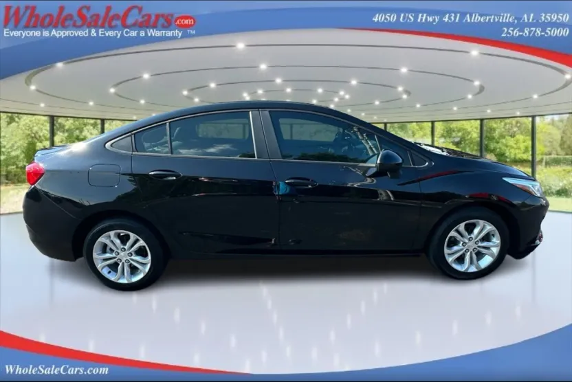 2019 Chevrolet Cruze LS photo 1