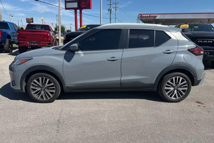 2021 Nissan Kicks SV photo 1