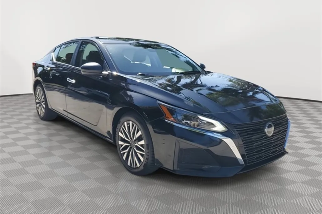 2024 Nissan Altima 2.5 SV photo 1