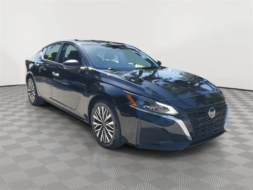 2024 Nissan Altima 2.5 SV photo 1