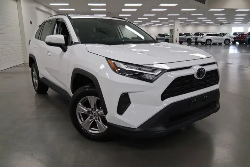 2023 Toyota RAV4 XLE photo 1