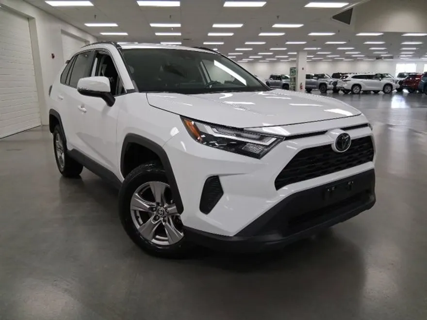 2023 Toyota RAV4 XLE photo 1