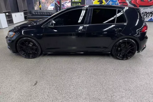 2018 Volkswagen Golf R Base photo 2