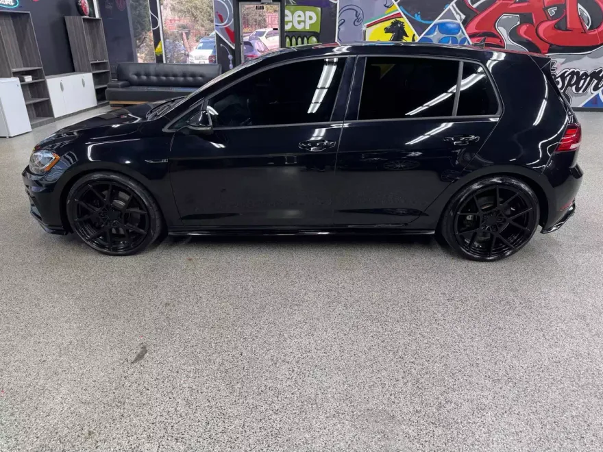2018 Volkswagen Golf R Base photo 2