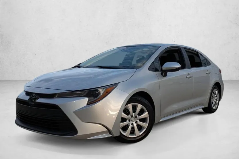 2023 Toyota Corolla LE photo 1