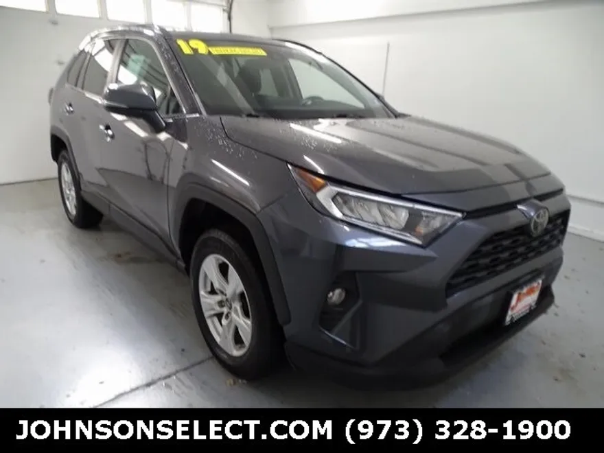 2019 Toyota RAV4 XLE photo 1