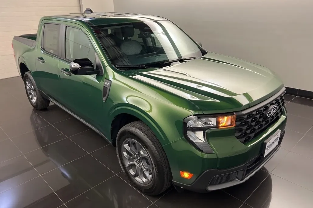 2025 Ford Maverick XLT photo 1